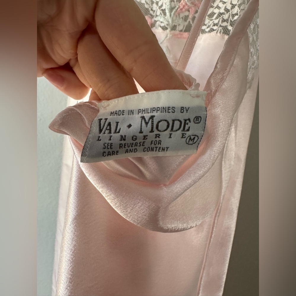 Vintage Lace Detail Satin Chemise in Soft Pink size medium - Picture 5 of 6